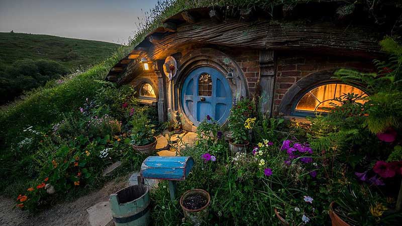 Join Auckland & Beyond Tours for a fascinating Day Tour to New Zealand’s #1 Tourist Attraction! Experience for yourself the magic of the Hobbiton Movie Set, home to the Lord of the Rings and The Hobbit film trilogies.